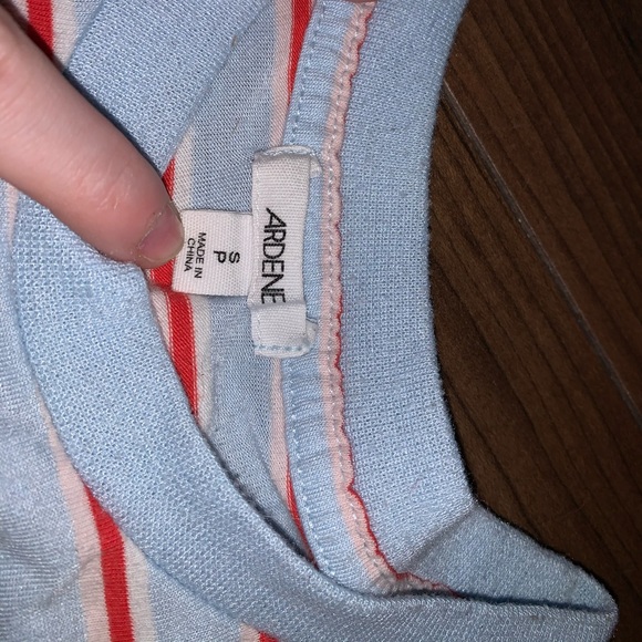 Ardene’s blue and red striped crop t shirt - Picture 2 of 3
